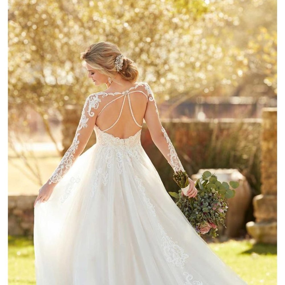 Nwt Wedding gown ivory and white lace, v neck, long sleeve, a line, size 12